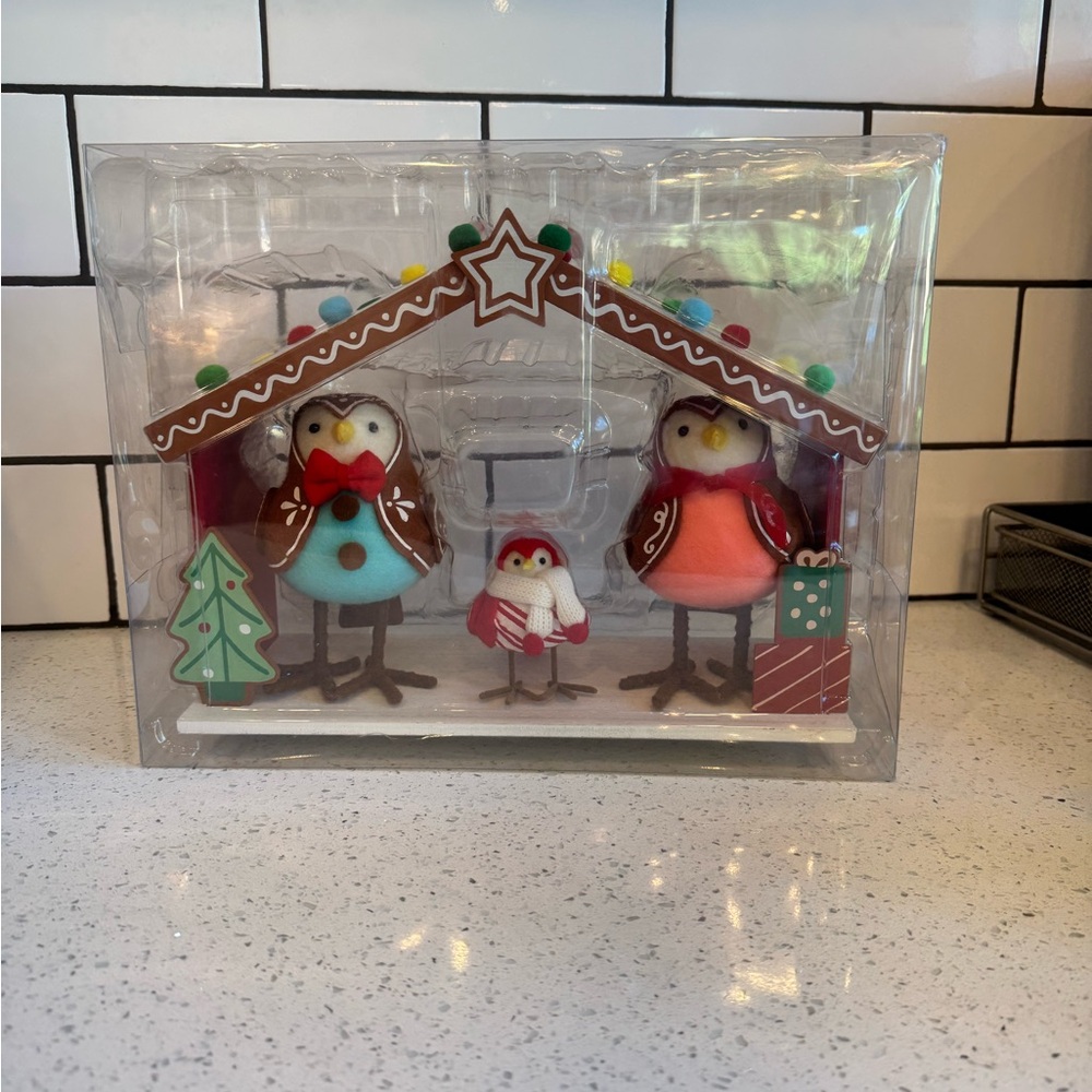 🎄NIP- Target Wondershop Featherly Friends Gingerbread Bird Figurine Set